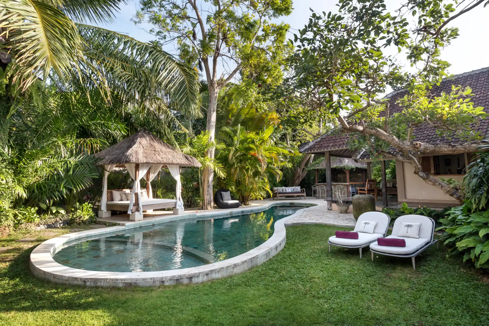 Maintenance Kolam Renang & Taman | Villa Eksklusif di Bali | Bali Premium Villa
