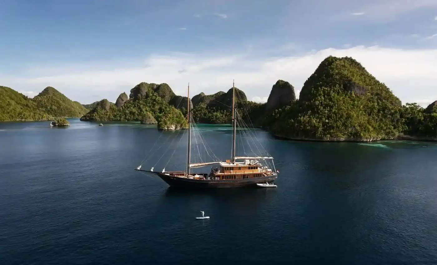 Luxury Floating Villa Raja Ampat — Dari Bali Luxury Villa ke Penginapan Mewah di Atas Laut